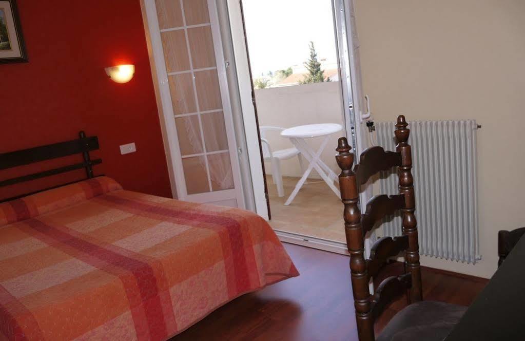 Hotel Le Belvedere Saint-Cyprien  Ngoại thất bức ảnh